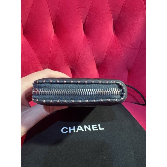 Chanel Chevron Zippy Wallet Black With Blue Interior - Picture 6 of 11